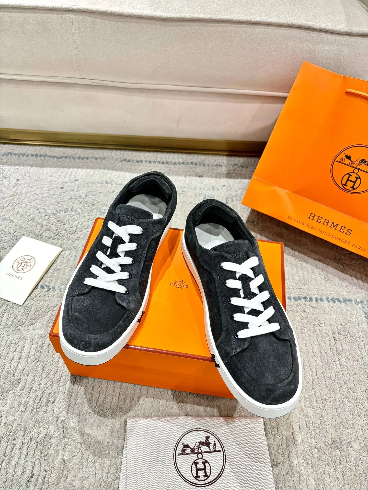Factory direct sales p640🐘🐘Women's shoes Women's clothing Men's ➕10 Hermes·Hermès 2025ss new Lucky series men's leather loafers casual sports shoes for women Top version 🔝Original purchase, development and production👍🏻 This Hermès sports shoe is made of calfskin and suede goatskin, with iconic "H" details on the side, creating a dynamic and fashionable style. 💘 💜Material: original imported first-layer cowhide 💛Inner lining: original customized soft sheepskin 💚Sole: original molded non-slip TPU outsole ❤️Sole thickness: about 2.5cm 🤍Number of yards: 35-45👣 (40 for women and 45 for men, custom-made and non-refundable